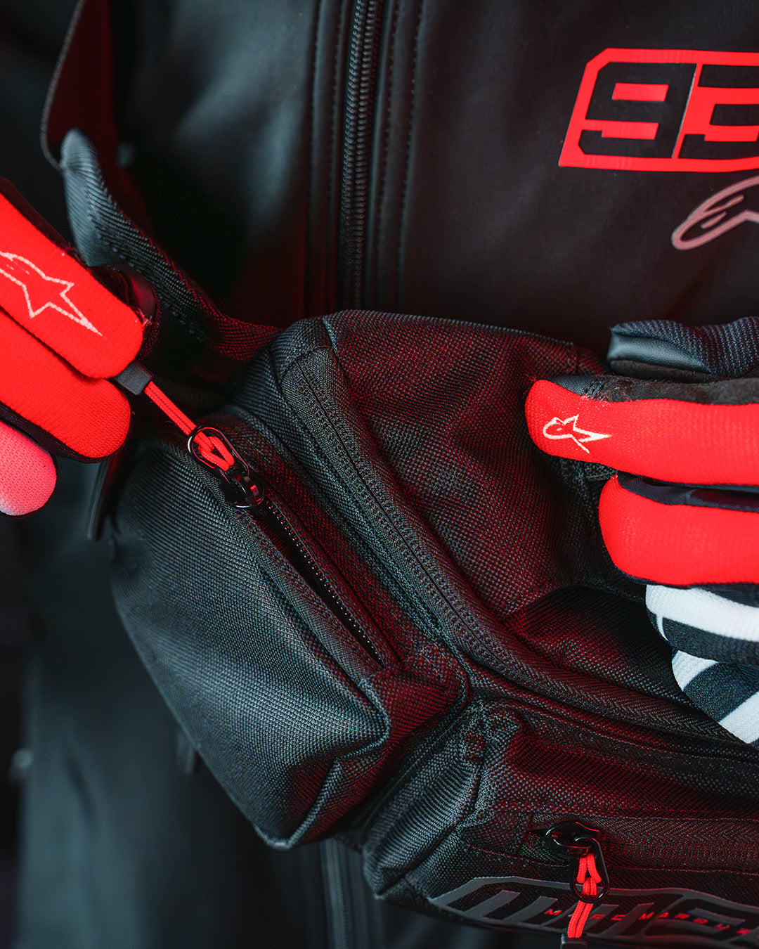 MM93 Waist Bag - Black Motorcycle Bag | Alpinestars®