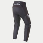 Alpinestars 2021 Techstar Phantom broek, motorcrossbroek, zwart en wit, achteraanzicht met witte ASTARS-branding op de tailleband en zijkant van het dijbeen, antracietkleurige getextureerde mesh-panelen op de benen en een sportief race-fit ontwerp.